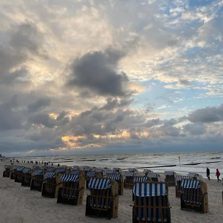Gold Perlowa Przystan Parking W Cenie 650M Do Plazy Nowoczesne Swiezo Oddane Apartamenty Parkplatz Inklusive 650M Zum Strand Moderne Neu Fertiggestellte Apartments Parking Included 650M To The Beach Newly Completed Modern Apartments Kolobrzeg Exterior photo